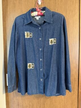 portraits by Northern Isles vintage long sleeve button up chambray lodge patch M